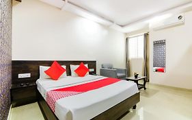 Oyo 10136 Hotel Central Suites